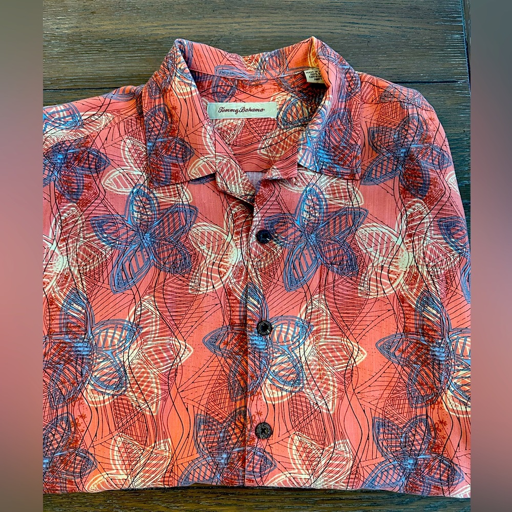 Tommy Bahama Short Sleeve 100% Silk Size M‎ Gently Worn